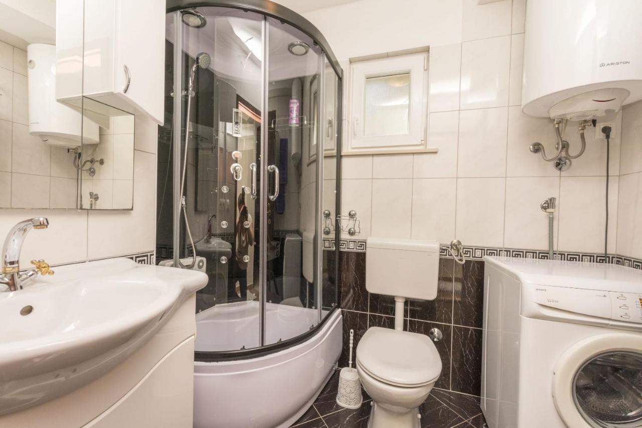 Apartments Mira Омиш Экстерьер фото