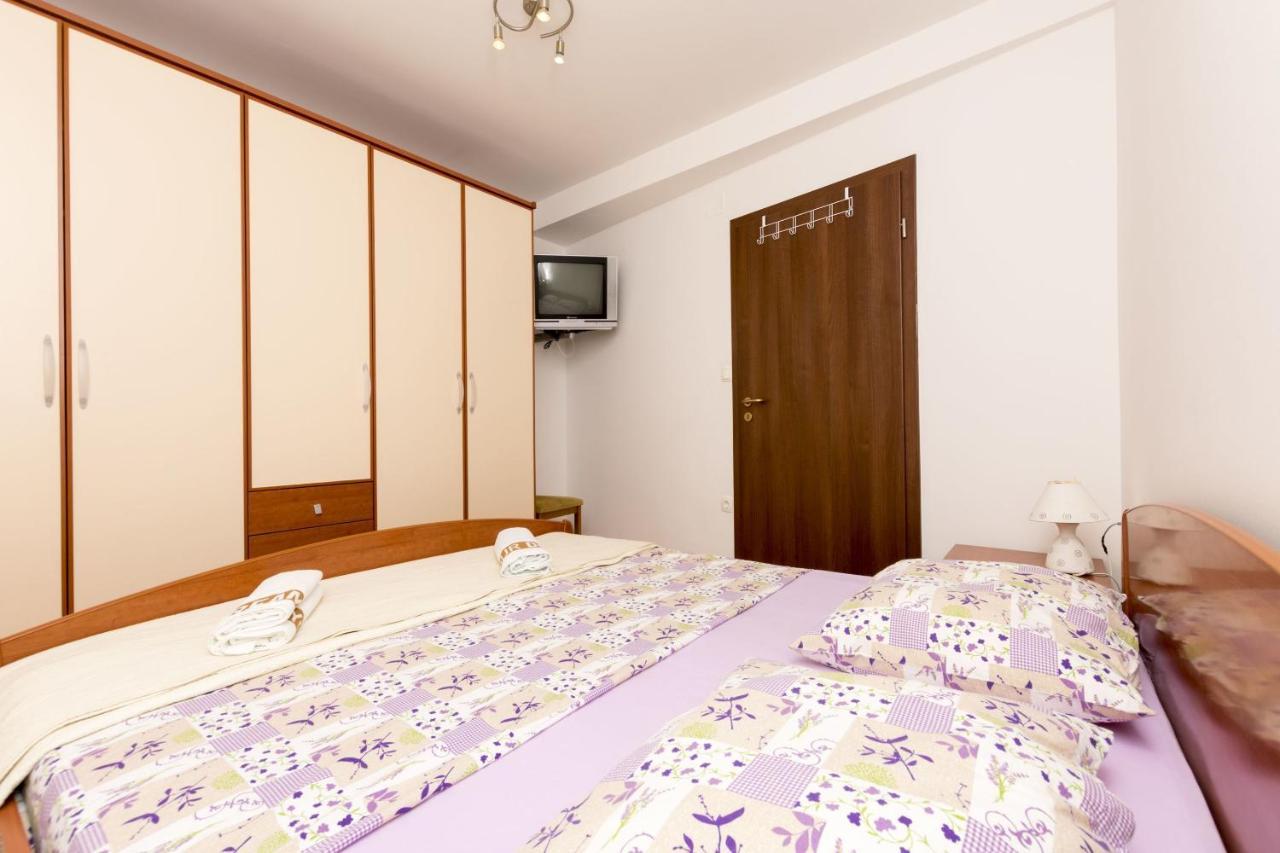 Apartments Mira Омиш Экстерьер фото
