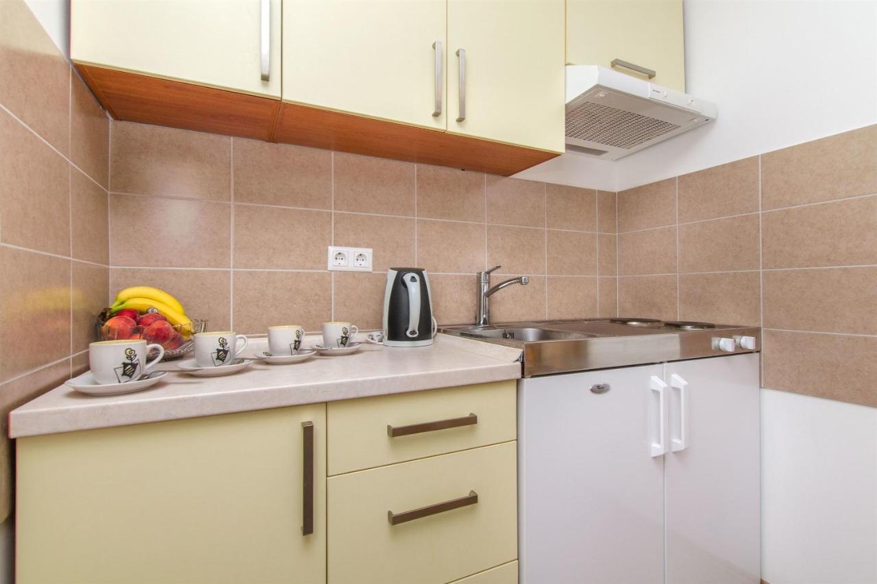 Apartments Mira Омиш Экстерьер фото