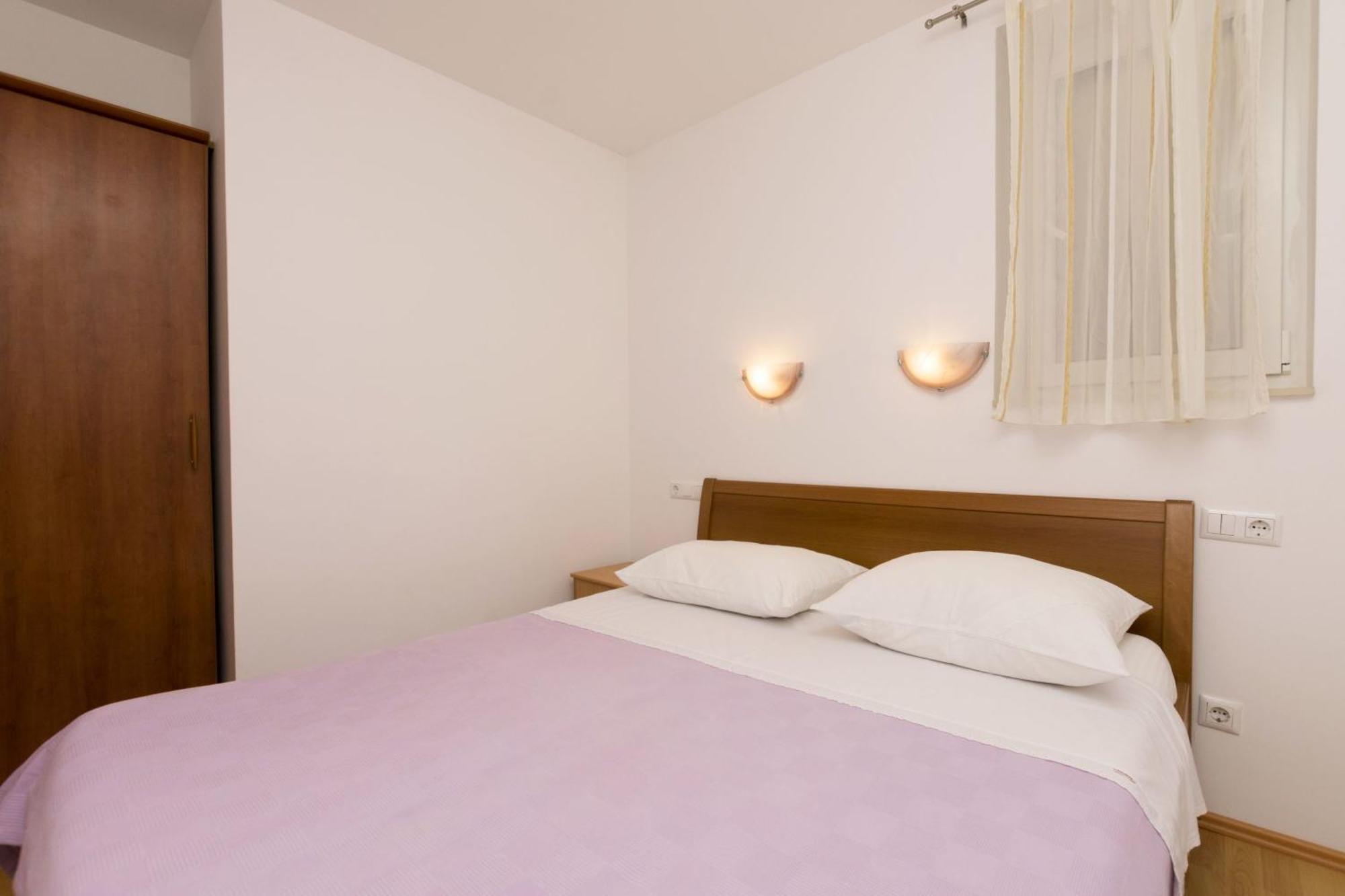 Apartments Mira Омиш Экстерьер фото
