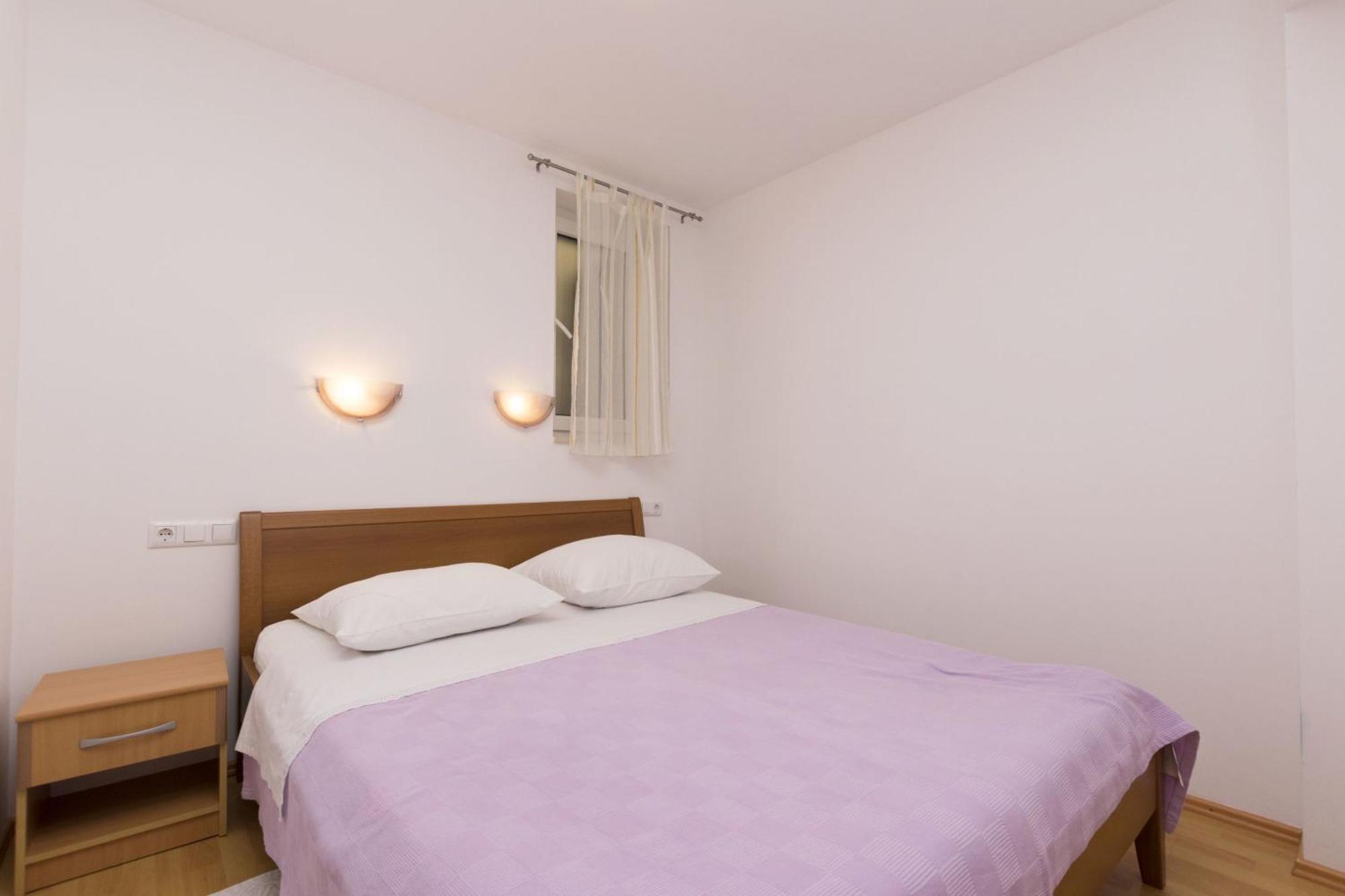 Apartments Mira Омиш Экстерьер фото