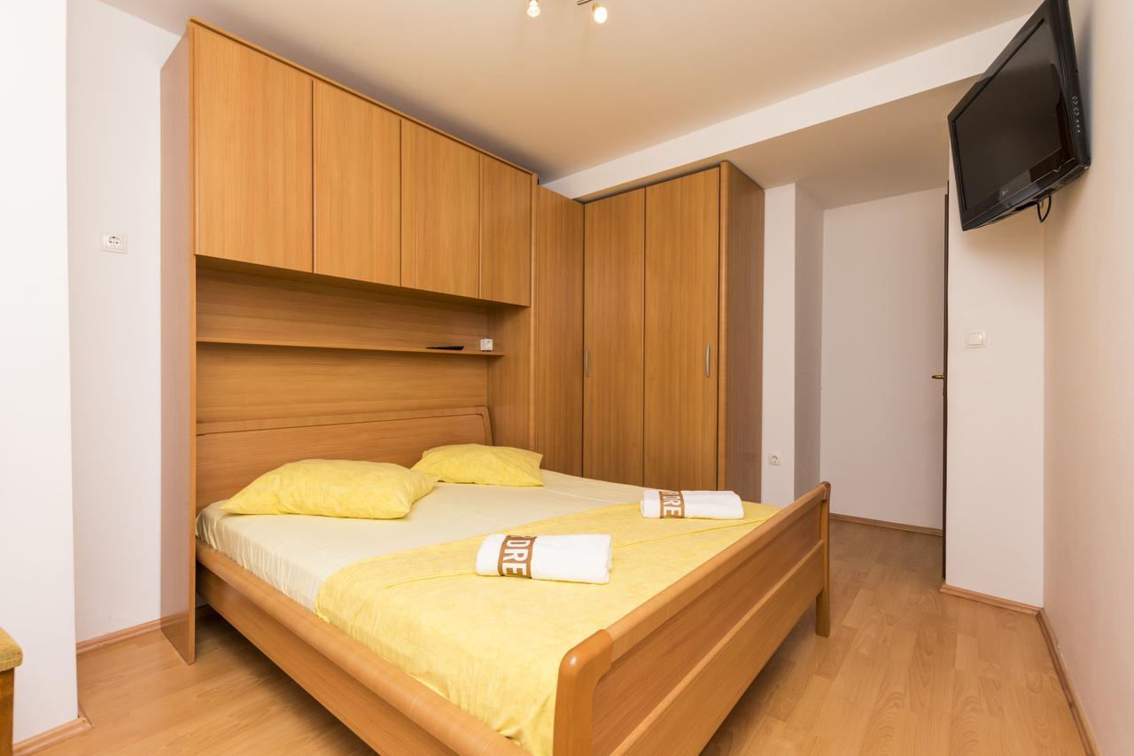 Apartments Mira Омиш Экстерьер фото