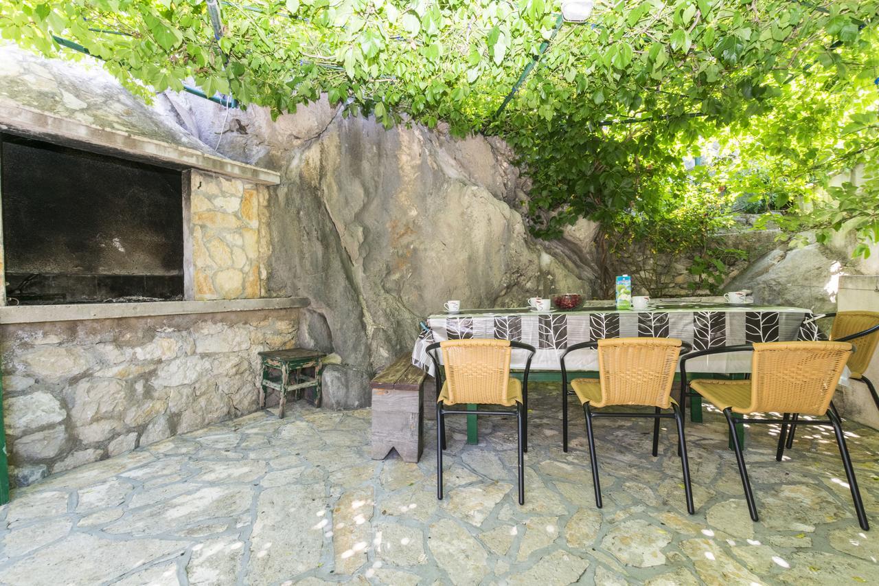 Apartments Mira Омиш Экстерьер фото